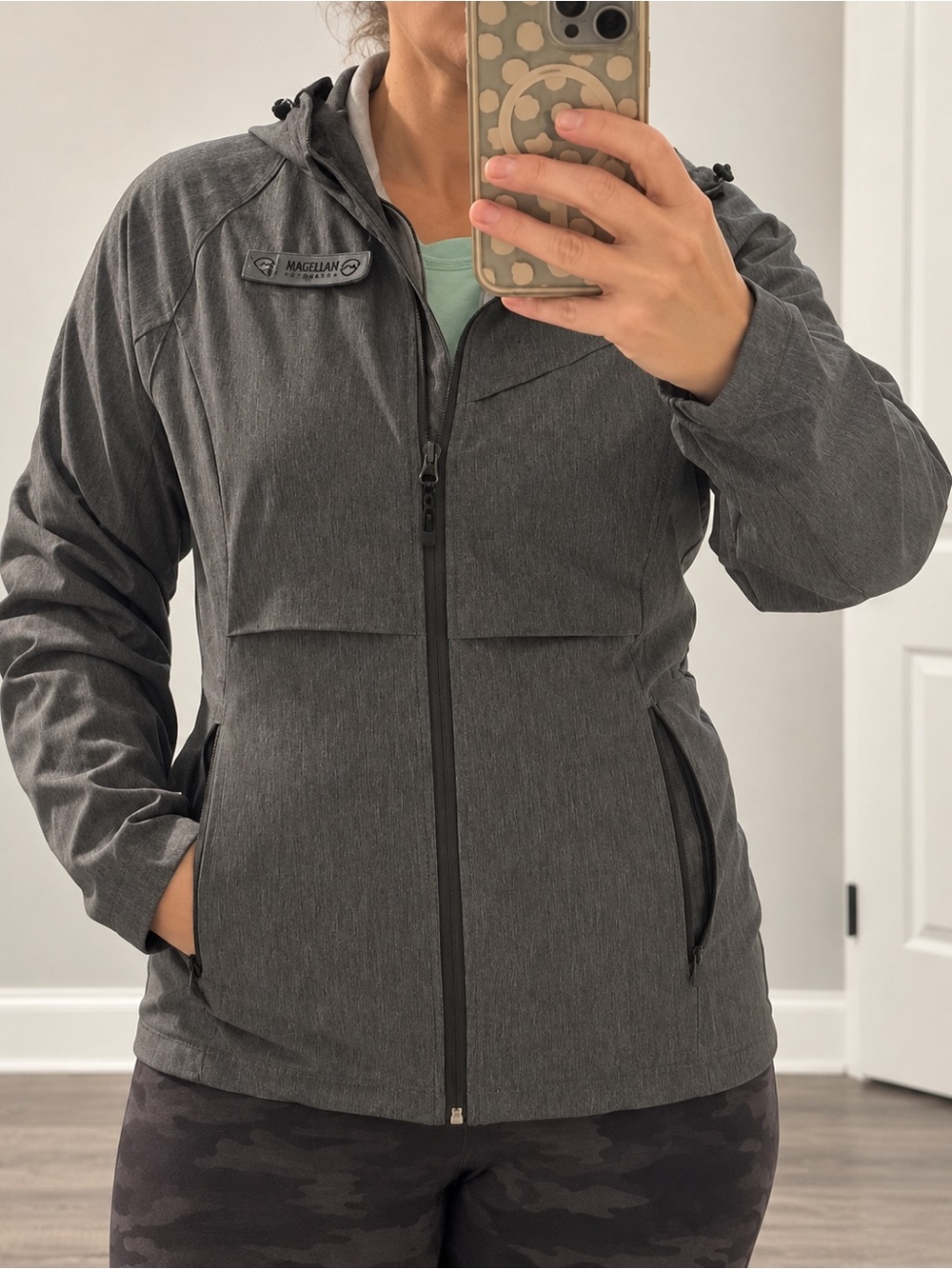 Magellan Outdoors Pro Angler Hooded Jacket Gray Size Small Relaxed Fit